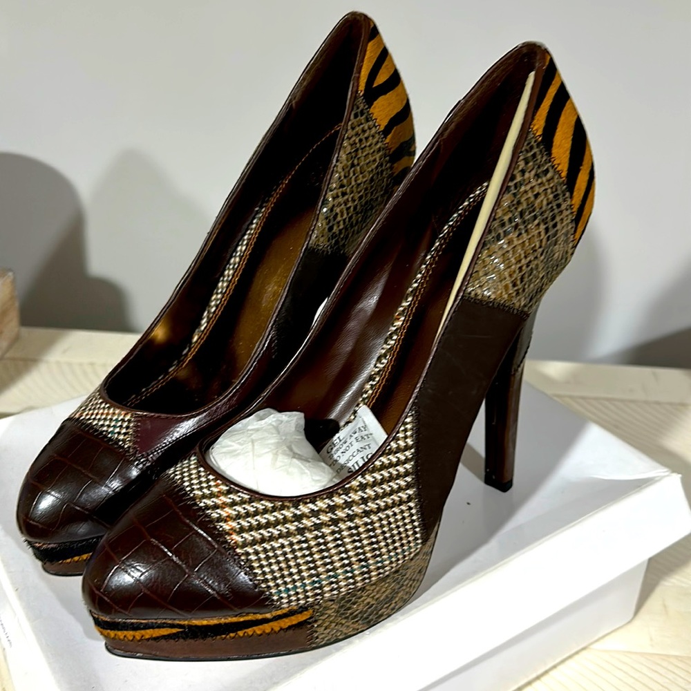 Brand new never worn Bakers pump